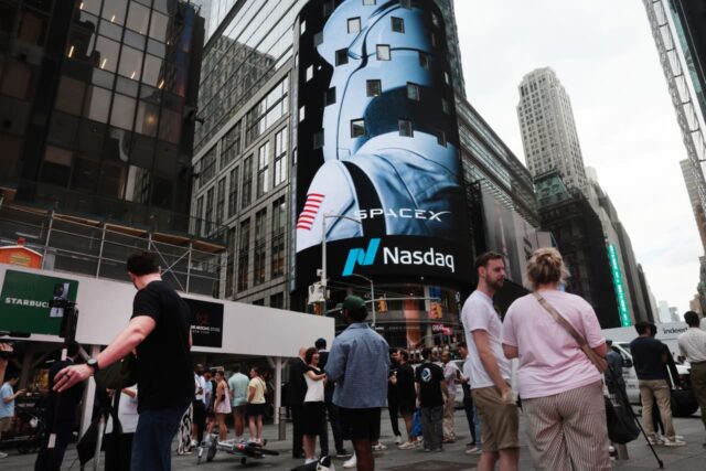 El Nasdaq-100 ha sido mucho más volátil que el S&P El Nasdaq-100 ha sido mucho más volátil que el S&P 500. Ahora agreguemos SpaceX a la mezcla.
|