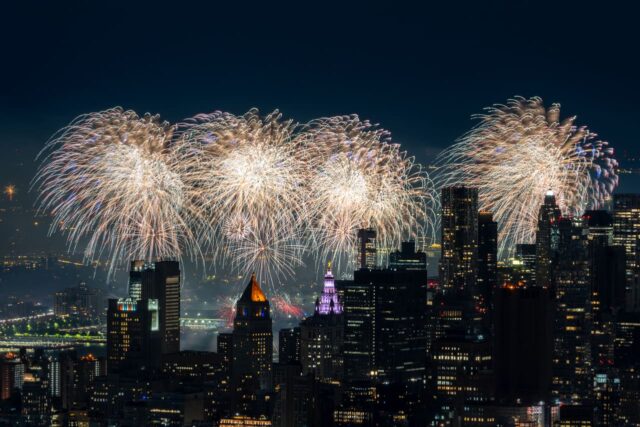 Los futuros de las acciones estadounidenses suben mientras Wall Street busca extender el repunte al finalizar el fin de semana festivo

 | 