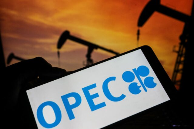La OPEP+ vuelve a aumentar los niveles de producción pese La OPEP+ vuelve a aumentar los niveles de producción pese a la caída de los precios del crudo
|