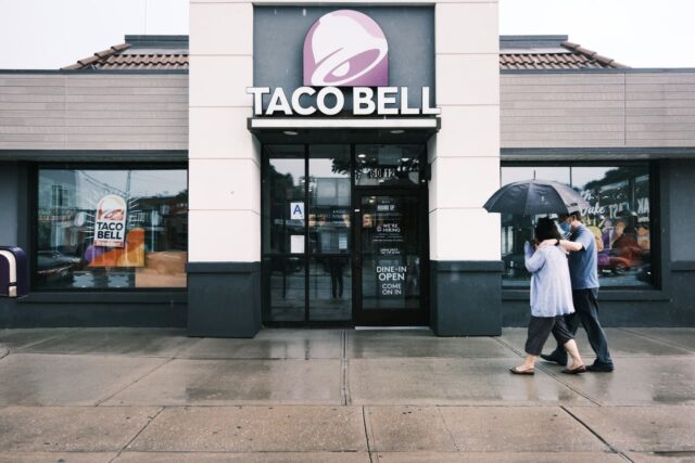 Según los informes, Taco Bell está retirando productos de varias Según los informes, Taco Bell está retirando productos de varias tiendas. Esto es lo que necesita saber.
|