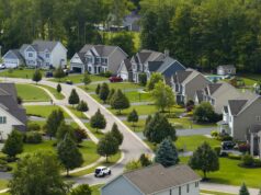Lo que significa la gran factura de vivienda para los compradores a medida que los precios de la vivienda alcanzan un nuevo récord
| Lo que significa la gran factura de vivienda para los compradores a medida que los precios de la vivienda alcanzan un nuevo récord
|